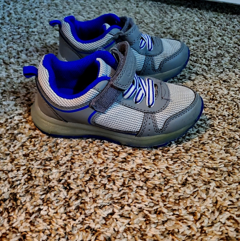 Boys toddler shoes size 8